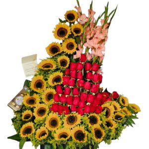 Arreglo media luna de girasoles, rosas rojas, gladiolos, chocolates más globo personalizado, entrega rápida en Cali