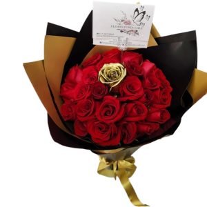 Buchón de 23 rosas rojas y una dorada con papel coreano