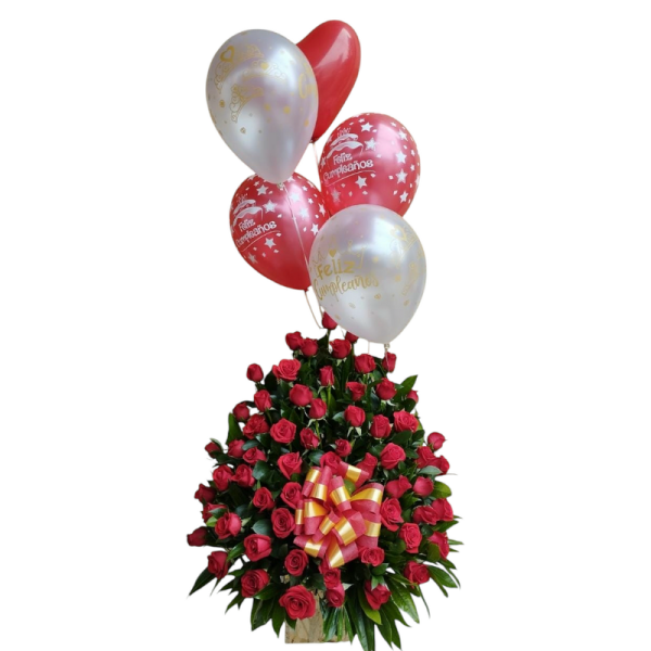 Arreglo floral con 80 rosas rojas y globos de helio