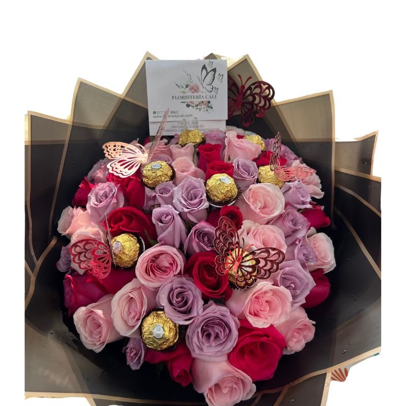 Buchón de 60 rosas surtidas con chocolates Ferrero y mariposas decorativas.