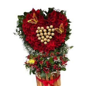 Arreglo de Rosas en Corazón + Chocolates Ferrero Rocher