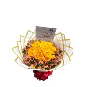 Buchón Amarillo – 24 Rosas con Astromelias y Papel Coreano