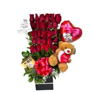 Escalera de Amor – 25 Rosas, Ferrero y Peluche con Globo
