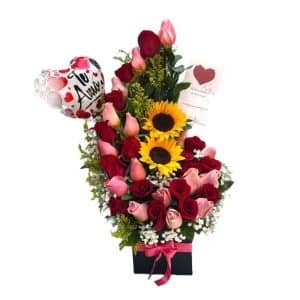 Arco Floral – Rosas Surtidas, Girasoles y Globo