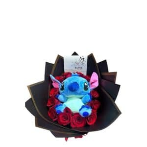 Amor Galáctico – Rosas Rojas y Peluche de Stitch