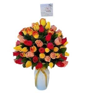 Esencia Floral – 75 Rosas en Jarrón de Vidrio