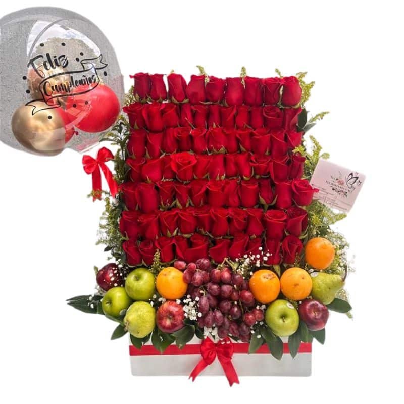 Frutero de lujo con 75 rosas en escalera y follaje natural.