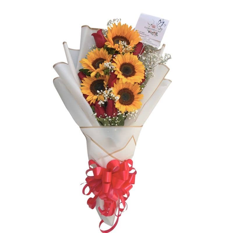 Bouquet con 5 girasoles y 9 rosas rojas frescas.