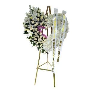 Corona Fúnebre en Corazón Tapizado con Hortensias, Rosas, Lirios y Orquídea Hawaiana