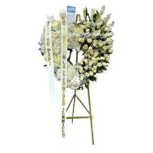 Corona Fúnebre en Forma de Corazón con Hortensias, Rosas, Lirios, Perla y Cinta Personalizada