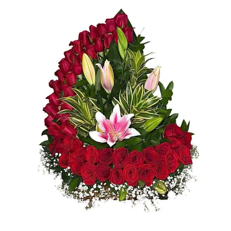 Arreglo bailarina con 48 rosas rojas, lirios y follaje perla