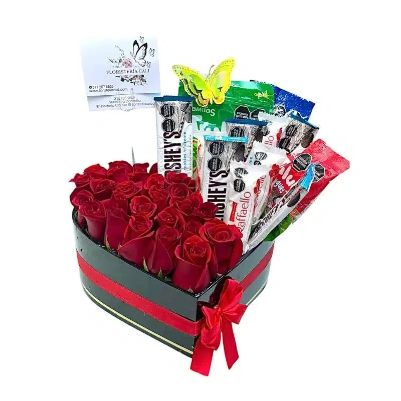 Corazón con 24 rosas rojas, chocolates y combinación de gomitas